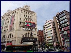 Asakusa Station, Ekimise mall